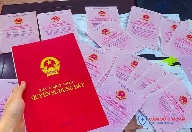 Cầm bìa đỏ không chính chủ: Những rủi ro và cách xử lý hiệu quả Cầm bìa đỏ không chính chủ: Những rủi ro và cách xử lý hiệu quả