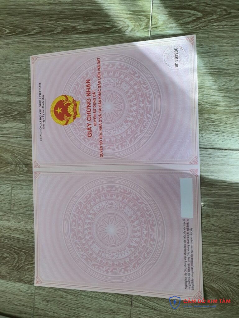 Cầm sổ hồng không chính chủ: Những rủi ro và lưu ý cần biết