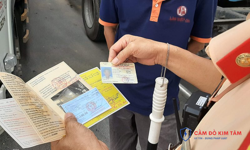 Giấy tờ xe có cầm được không và những điều cần biết