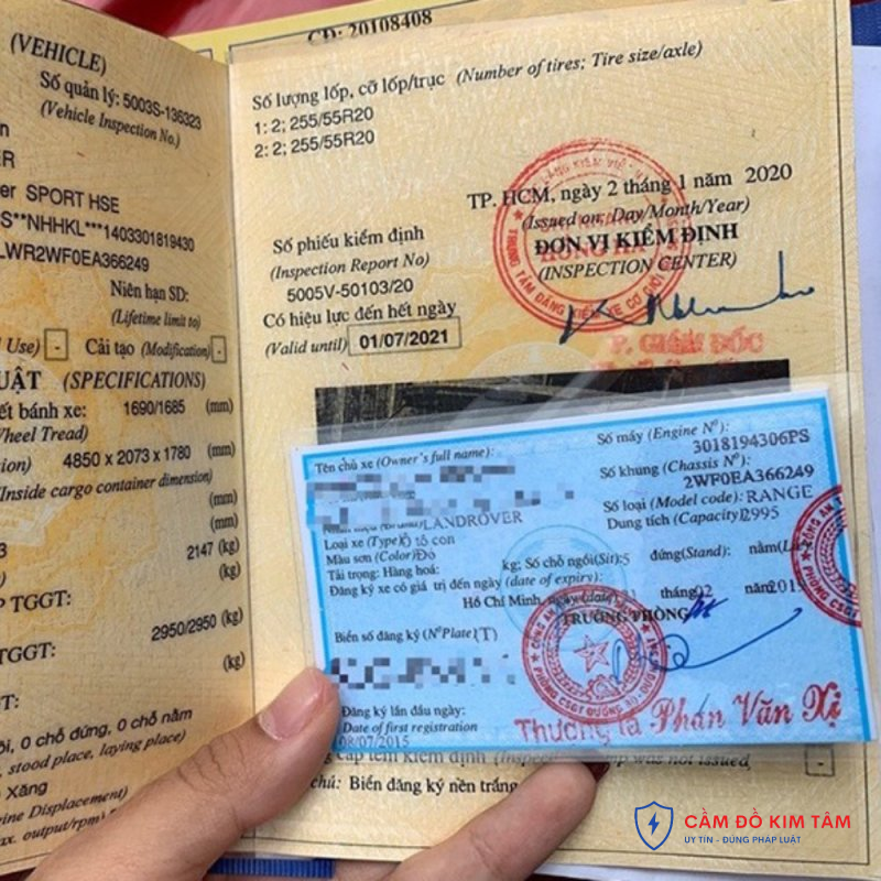 Hướng dẫn cầm giấy tờ xe đúng quy định và an toàn khi tham gia giao thông